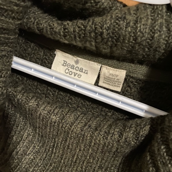 Beacan Cove knitted sleeved poncho. Size xs - Picture 3 of 3